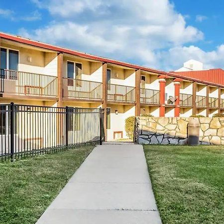 Countryside Suites Kansas City Independence I-70 East Sports Complex Hotel Екстер'єр фото