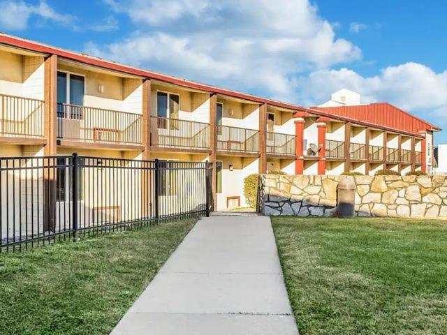 Countryside Suites Kansas City Independence I-70 East Sports Complex Hotel Екстер'єр фото