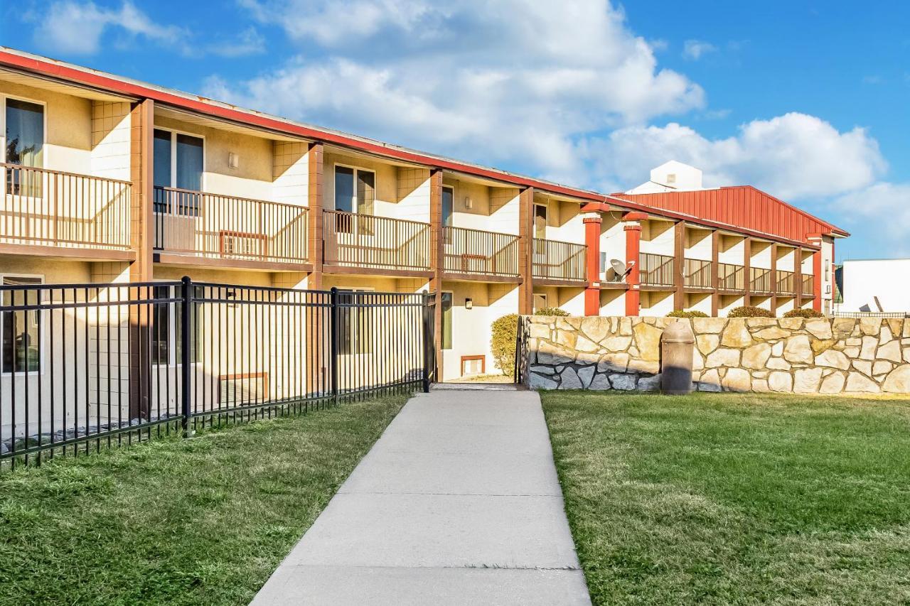 Countryside Suites Kansas City Independence I-70 East Sports Complex Hotel Екстер'єр фото